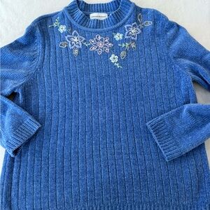 Alfred Dunner Sweater Size L Blue Embroidered Floral Flowers Soft Romantic E45